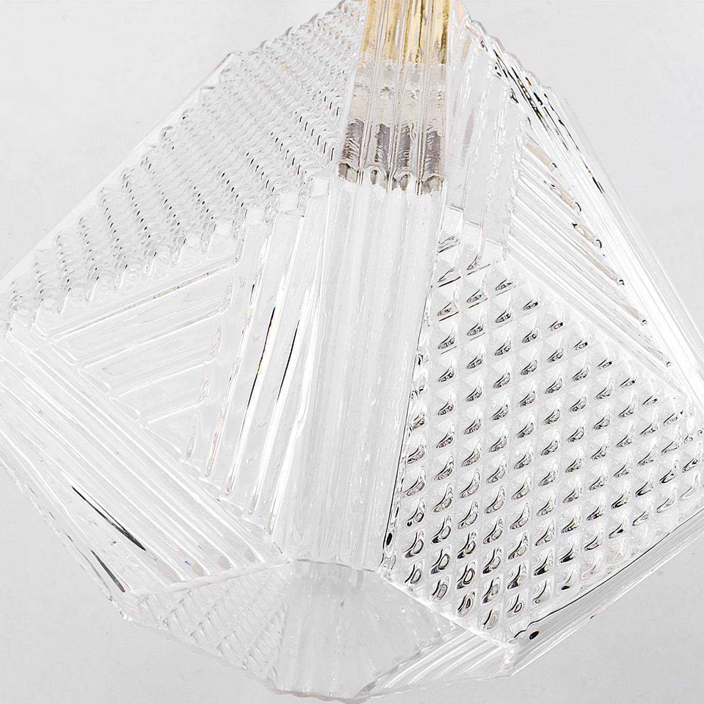 Plafonnier Art Déco en laiton et verre – coupe diamant élégante