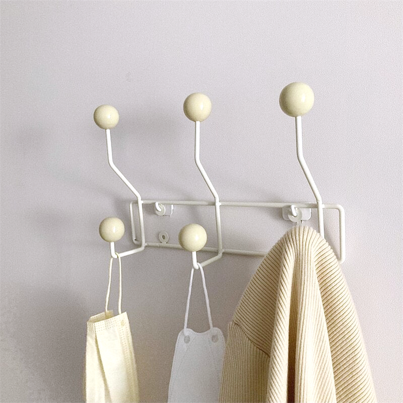 Patère Murale Design Vintage avec Crochets Boules – Métal Crème et Boutons Émaillés