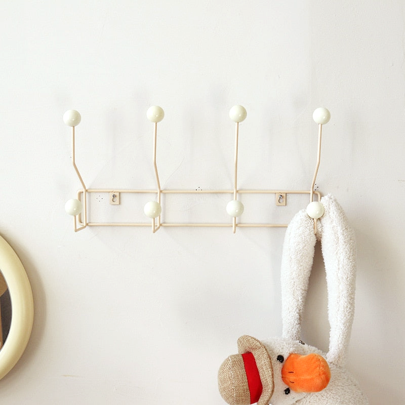 Patère Murale Design Vintage avec Crochets Boules – Métal Crème et Boutons Émaillés