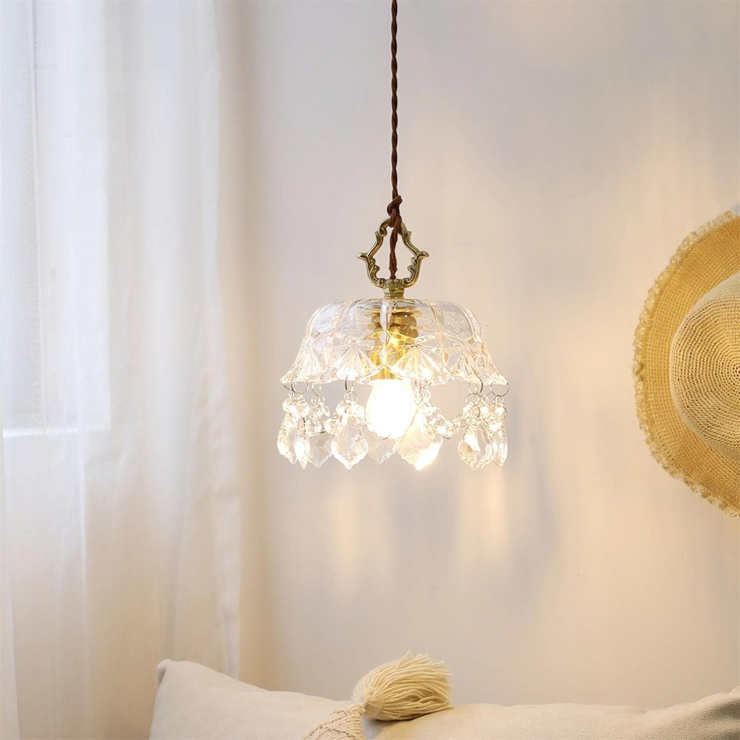 Suspension Vintage en Verre Sculpté et Laiton – E27