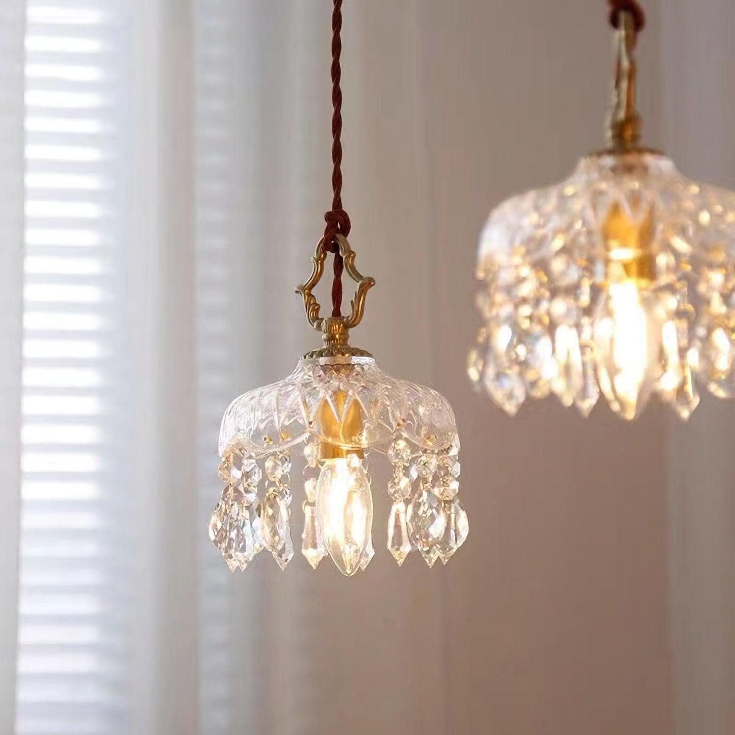 Suspension Vintage en Verre Sculpté et Laiton – E27