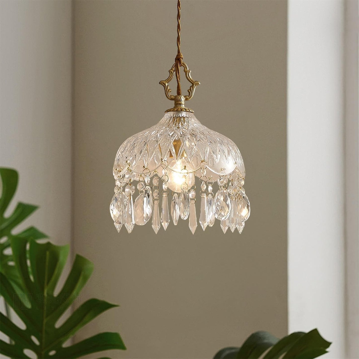 Suspension Vintage en Verre Sculpté et Laiton – E27