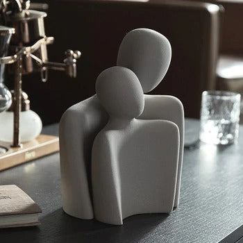Sculpture Céramique "Mes Bras Toujours Pour Toi" – Une Ode à l’Amour et à l’Intimité