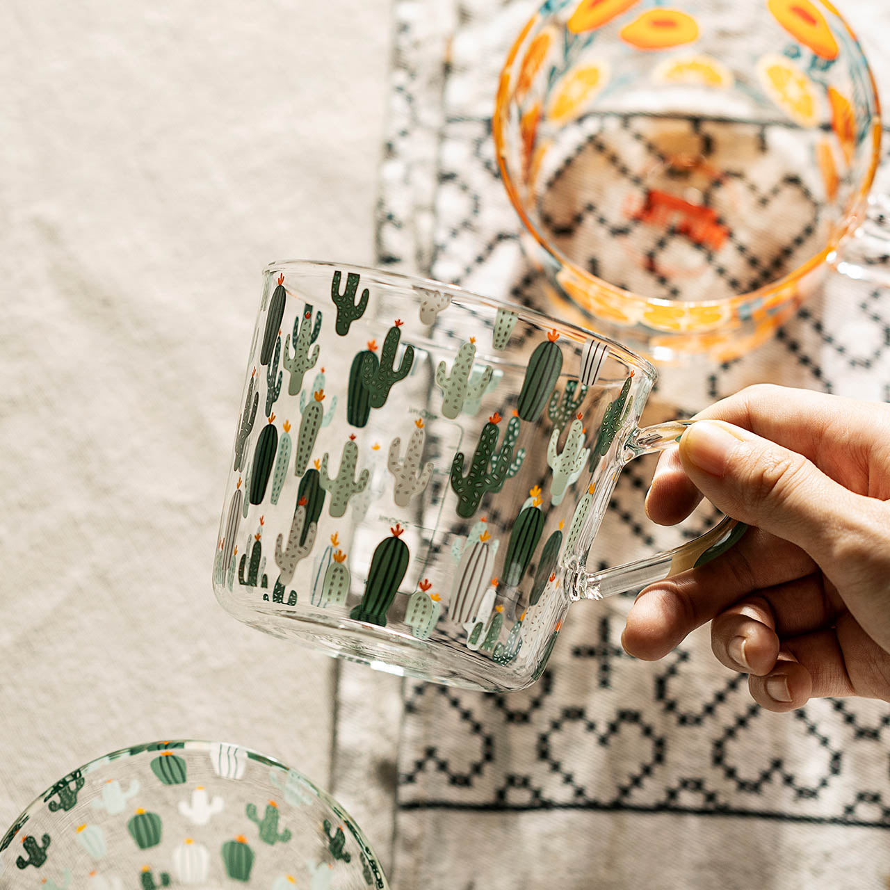 Tasse en Verre Imprimée 500 ml – Motifs Cactus ou Pêche avec Échelle de Mesure