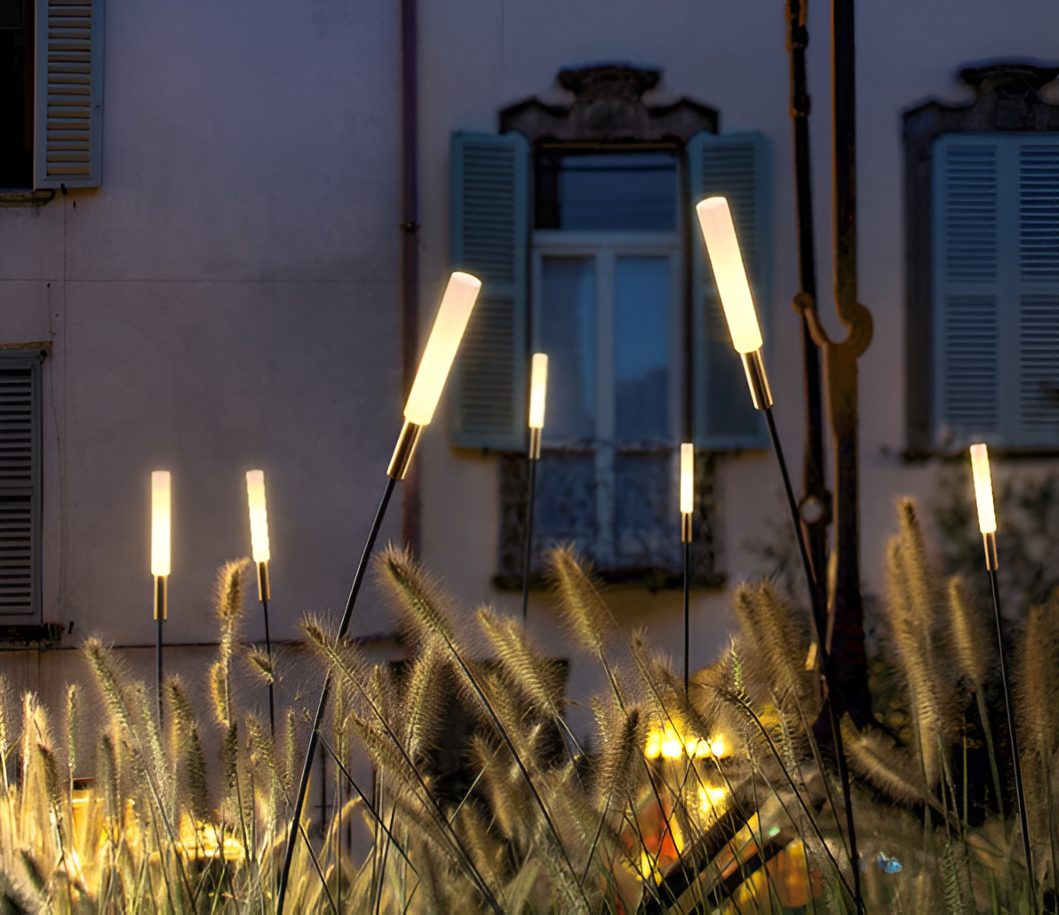 Lampes Extérieures Solaires Modernes – Éclairage Écologique et Élégant pour Jardin et Balcon