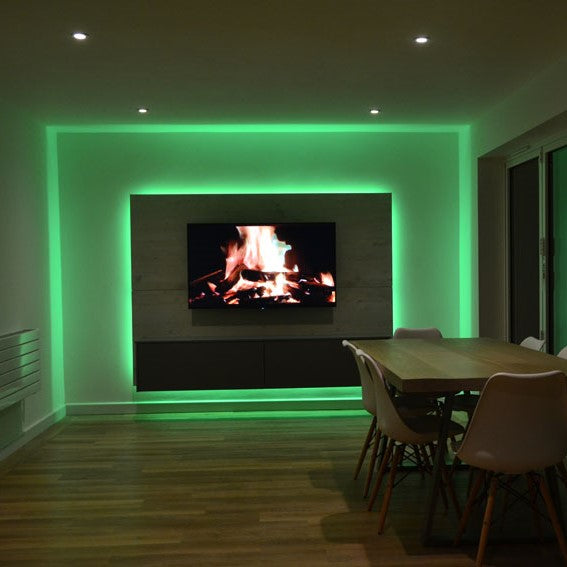 Ruban LED Couleur - Étanche et Flexible - Télécommande pour Réglage de Couleur et Luminosité - Rouleau de 5m - Éclairage Polyvalent et Puissant pour Intérieur et Extérieur
