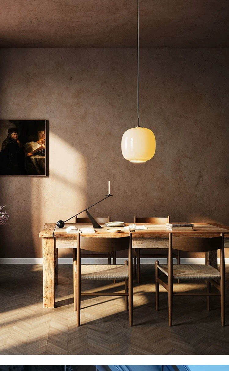 Suspension PearlSphere – Élégance Intemporelle en Verre Blanc et Finition Laiton