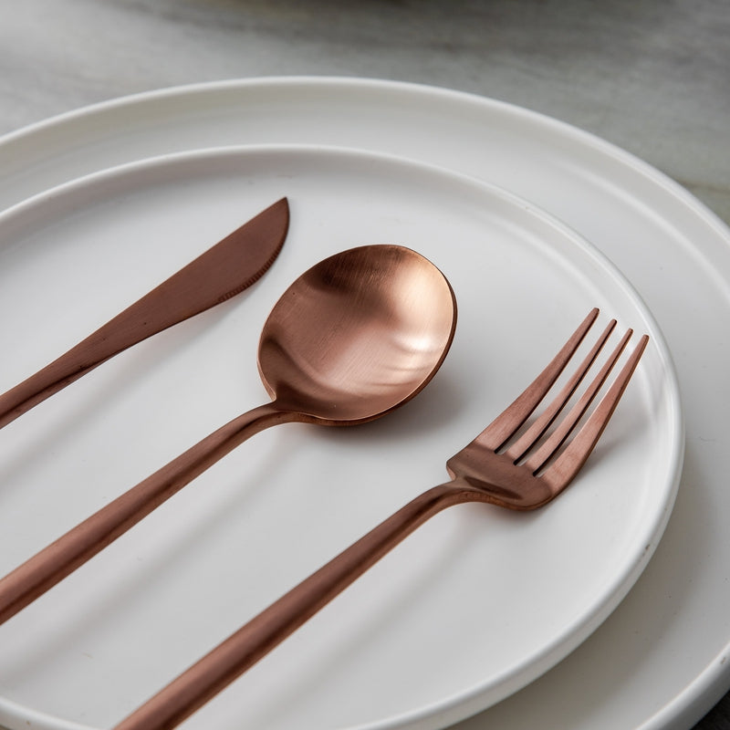 Set de couverts minimaliste - Élégance et Simplicité pour Votre Table