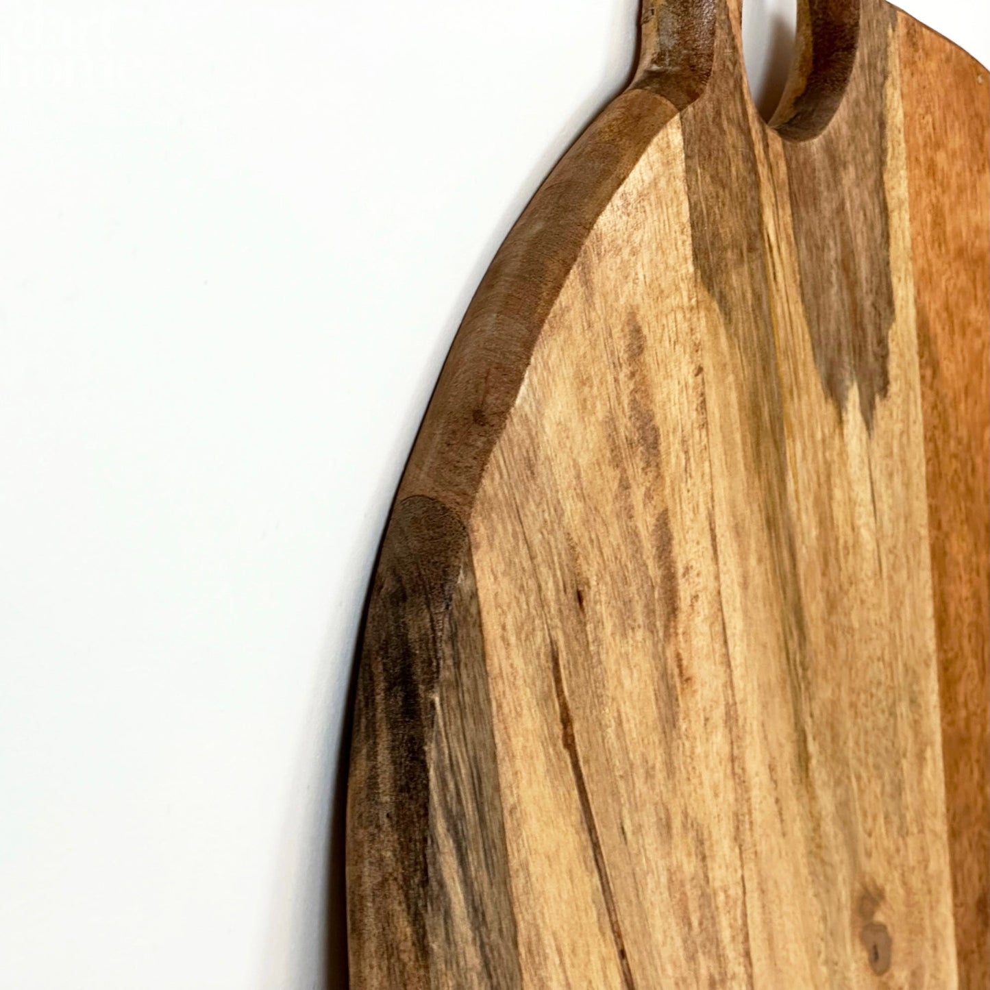 Planche à Découper Bois de Manguier avec Anneau