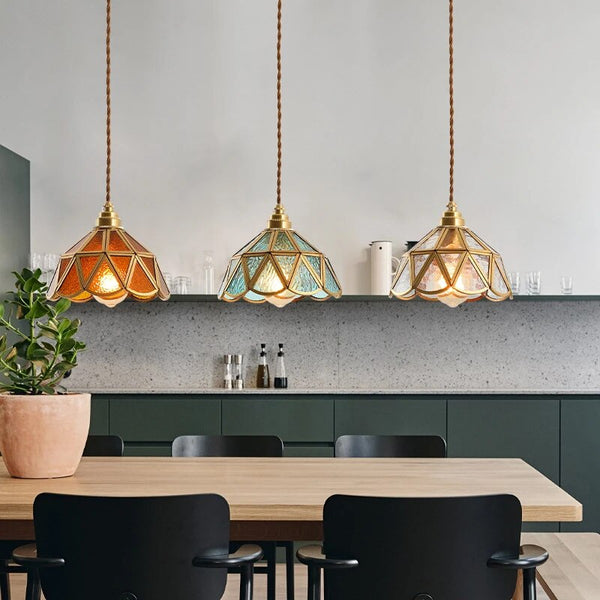 Lampe Suspendue en Verre Coloré – Élégance Classique et Ambiance Artistique