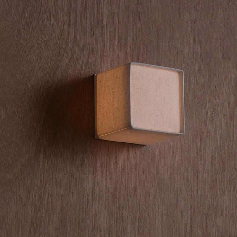 Applique Murale Carrée Style Japonais – Élégance Minimaliste et Lumière Apaisante