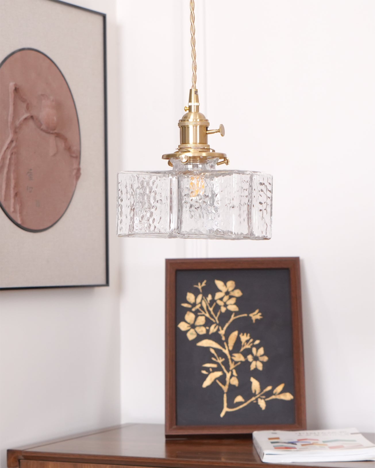 Suspension Jewel en verre martelé et laiton – éclat raffiné