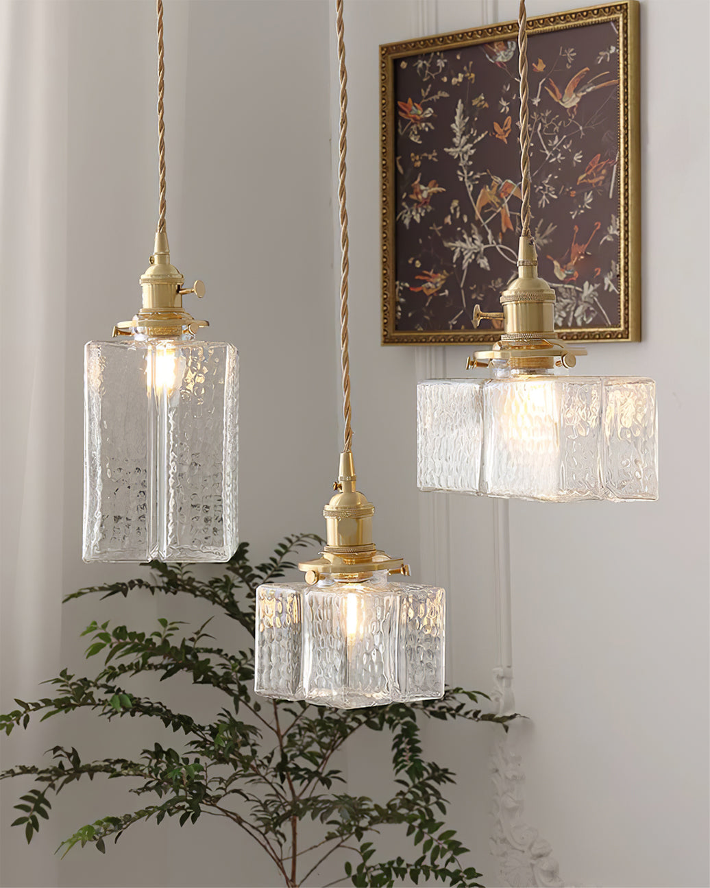 Suspension Jewel en verre martelé et laiton – éclat raffiné