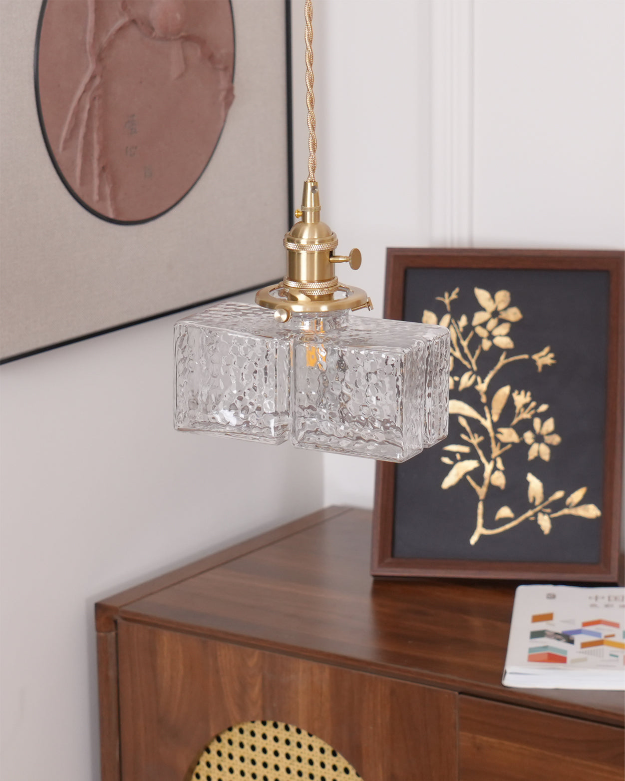 Suspension Jewel en verre martelé et laiton – éclat raffiné