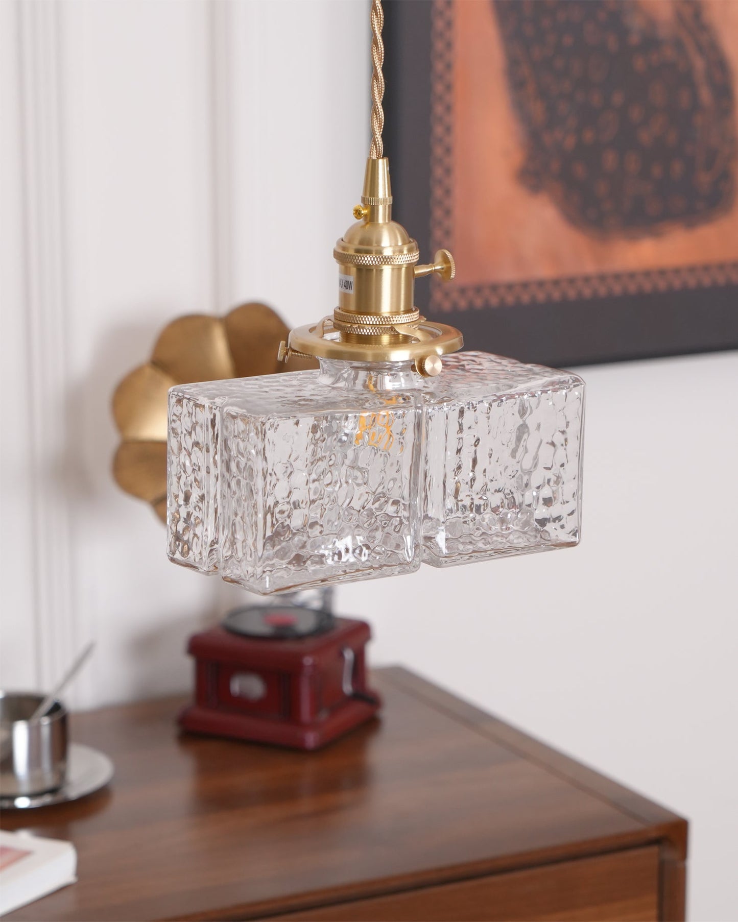 Suspension Jewel en verre martelé et laiton – éclat raffiné