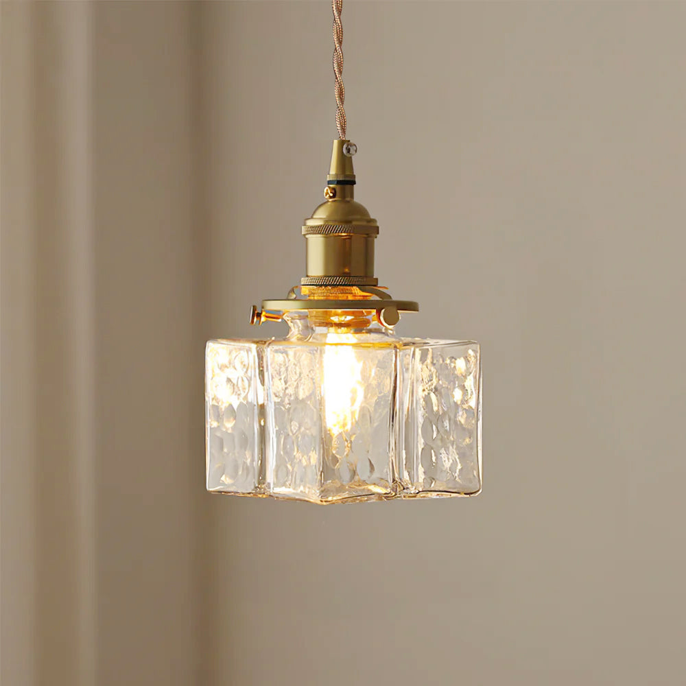 Suspension Jewel en verre martelé et laiton – éclat raffiné