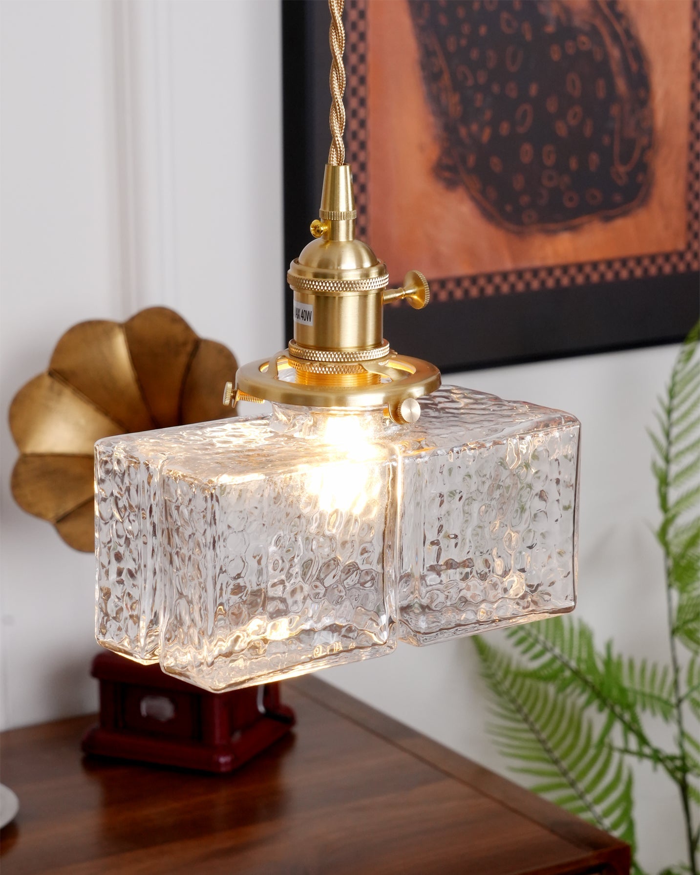 Suspension Jewel en verre martelé et laiton – éclat raffiné