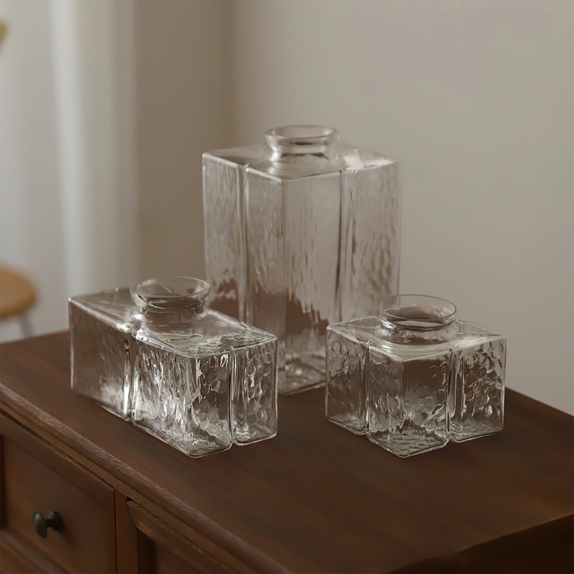 Suspension Jewel en verre martelé et laiton – éclat raffiné