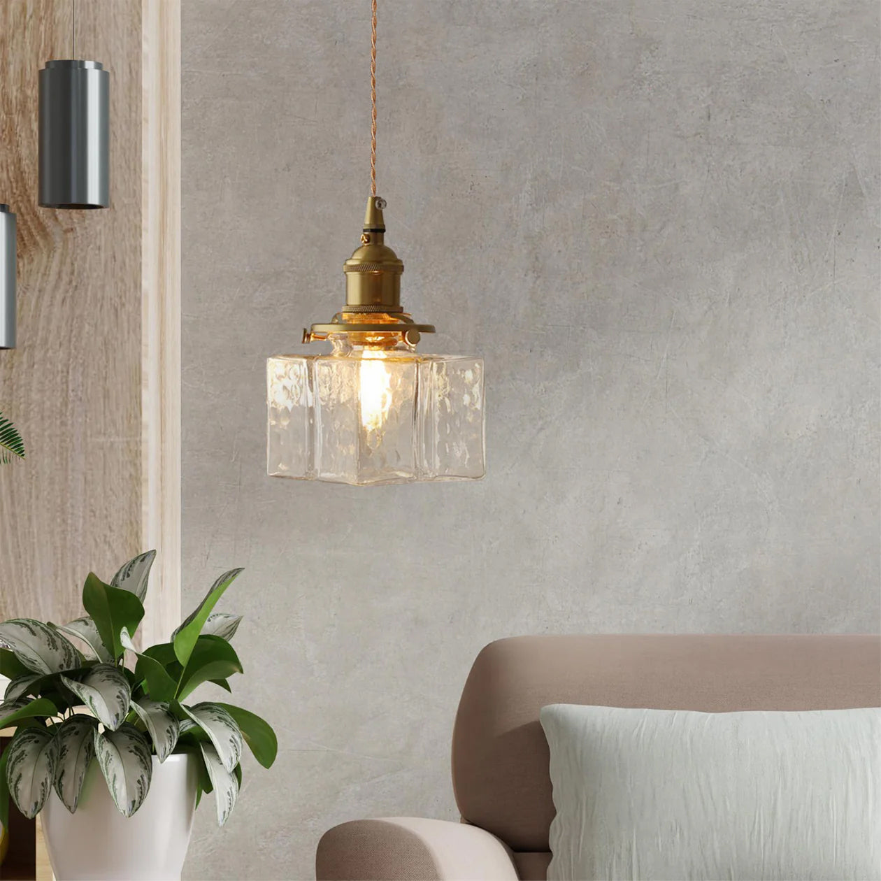 Suspension Jewel en verre martelé et laiton – éclat raffiné