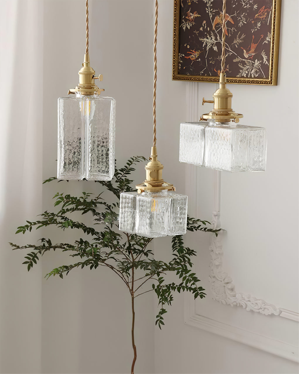Suspension Jewel en verre martelé et laiton – éclat raffiné