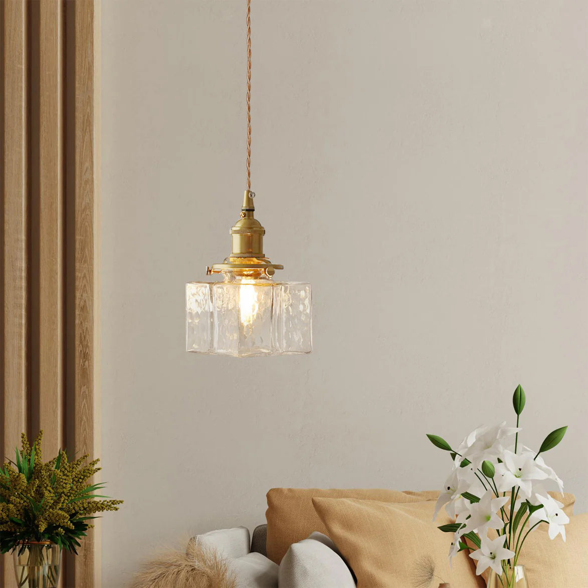 Suspension Jewel en verre martelé et laiton – éclat raffiné