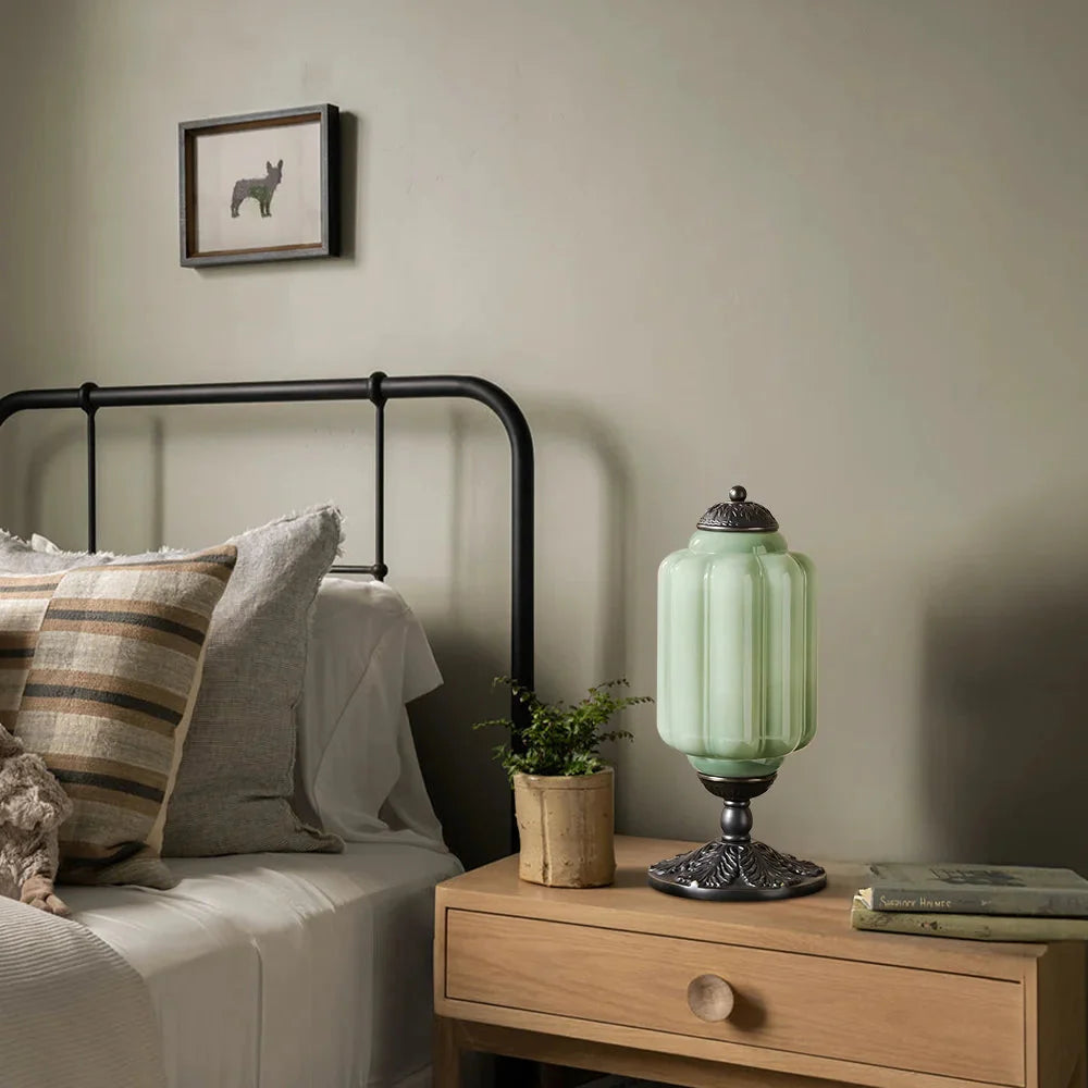 Lampe Eloise Vintage en Verre Opalin, Laiton Sculpté, H38cm