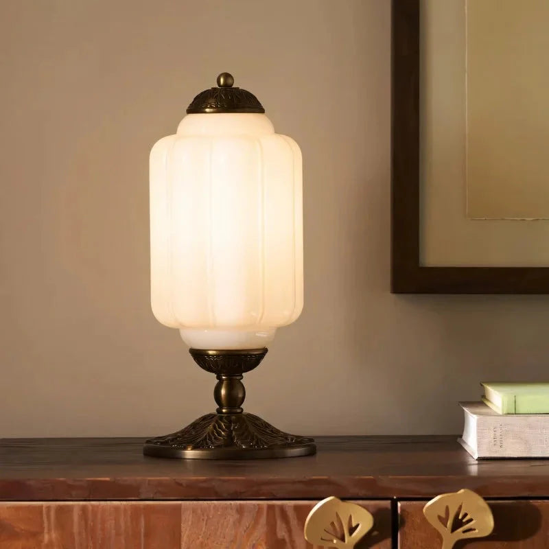 Lampe Eloise Vintage en Verre Opalin, Laiton Sculpté, H38cm