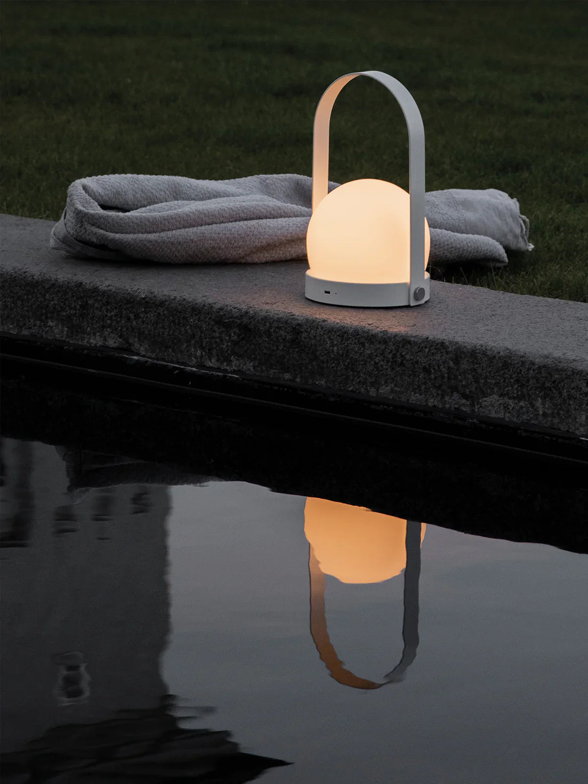 Lampe de Table Portable Carrie – Élégance nomade et lumière tamisée rechargeable