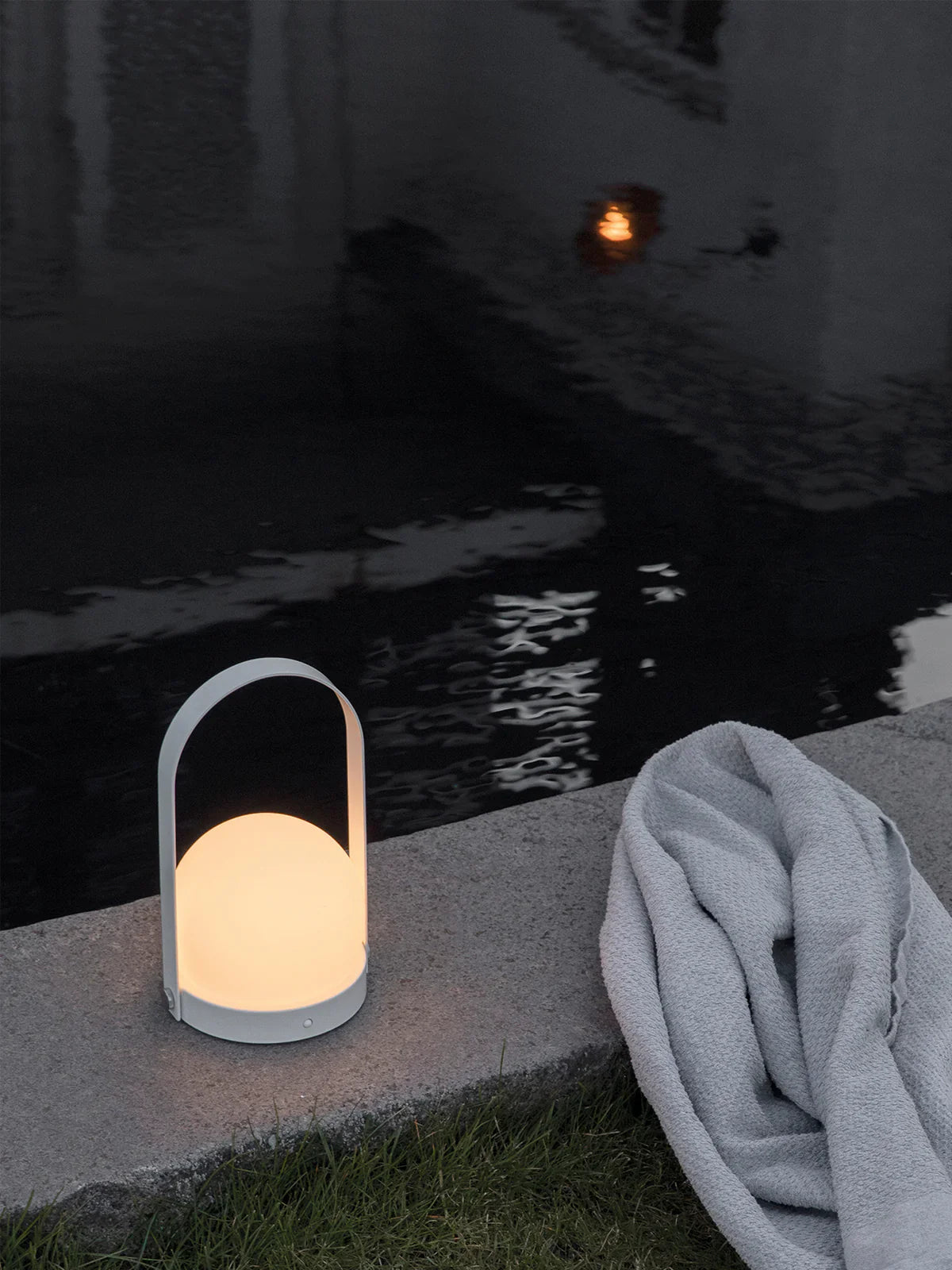 Lampe de Table Portable Carrie – Élégance nomade et lumière tamisée rechargeable