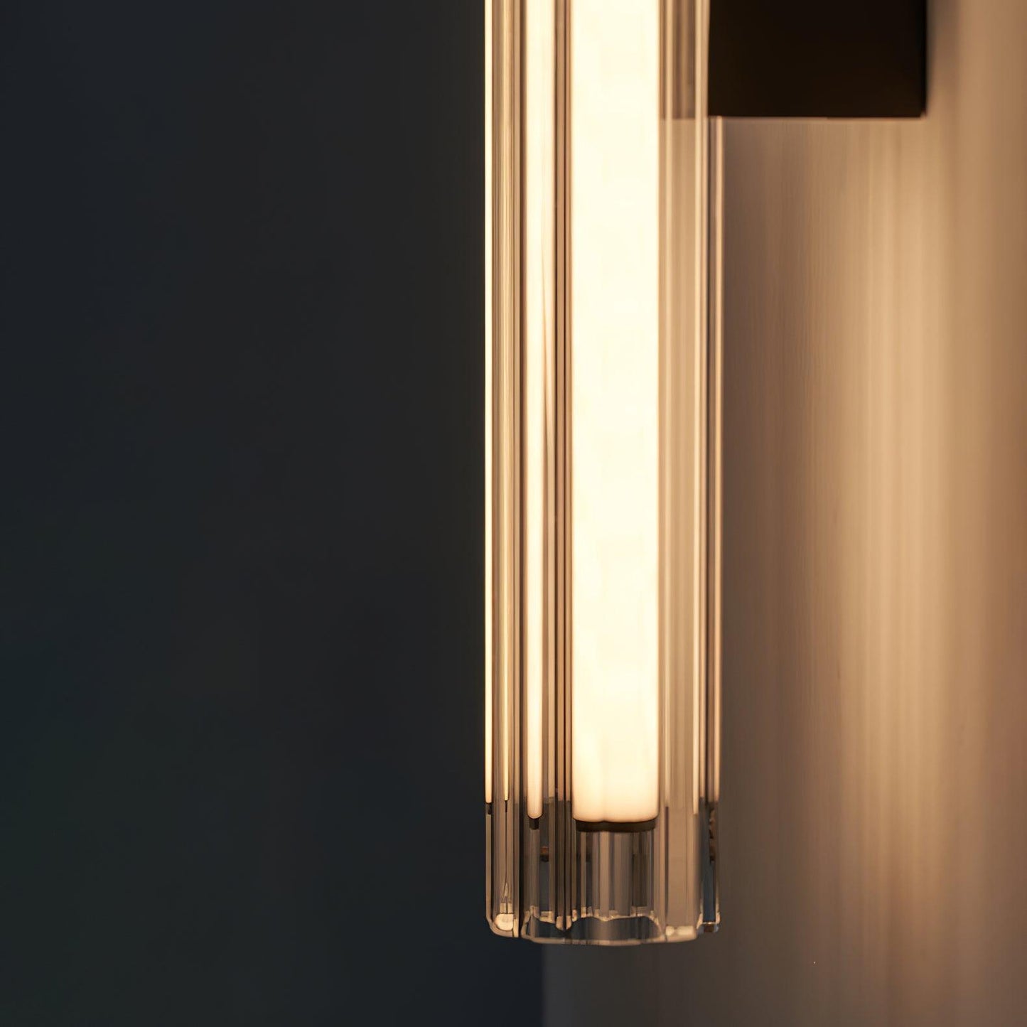 Applique Murale Moderne LED – Verre Texturé & Métal Noir