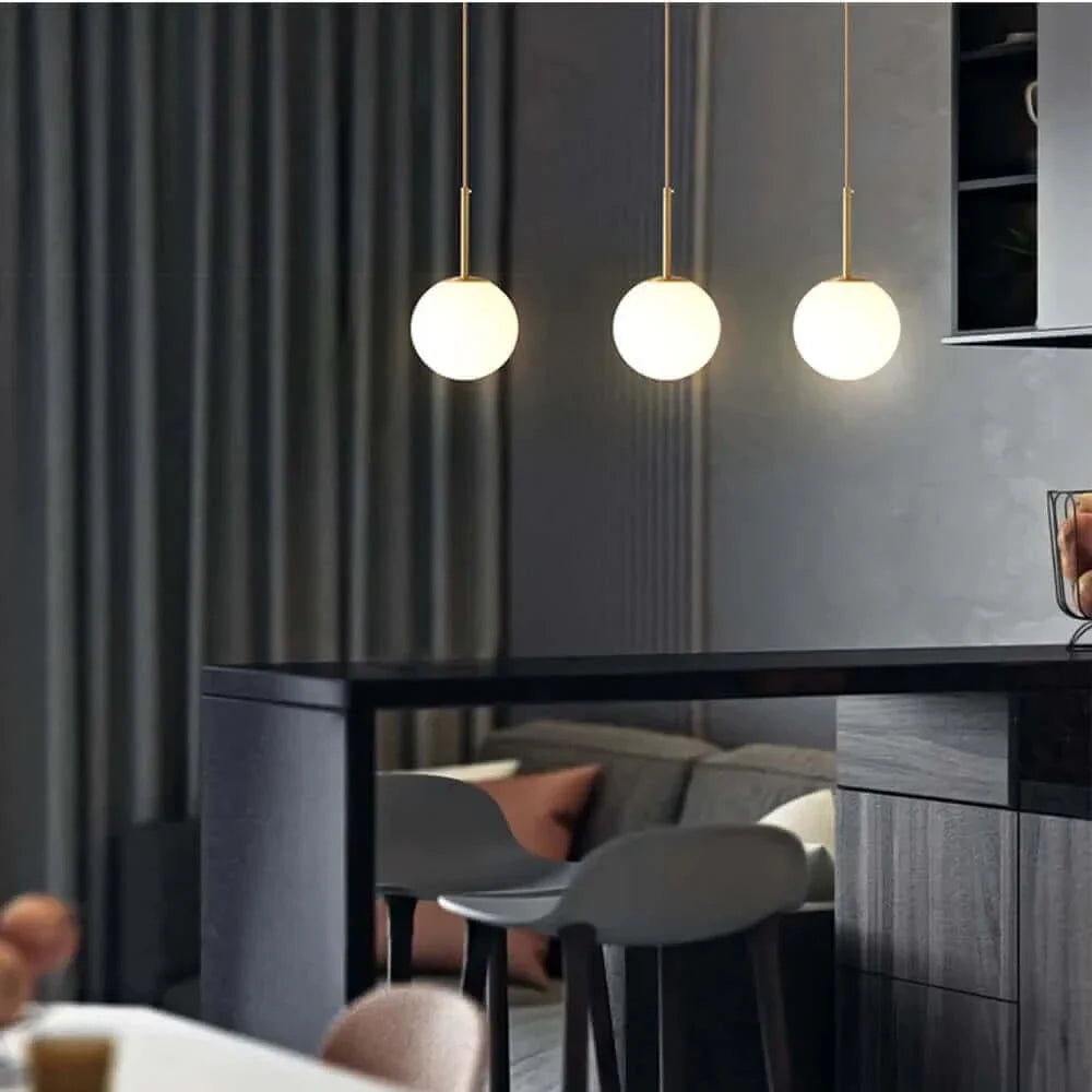 Suspension en verre Mid-Century Moderne – Élégance rétro et lumière chaleureuse