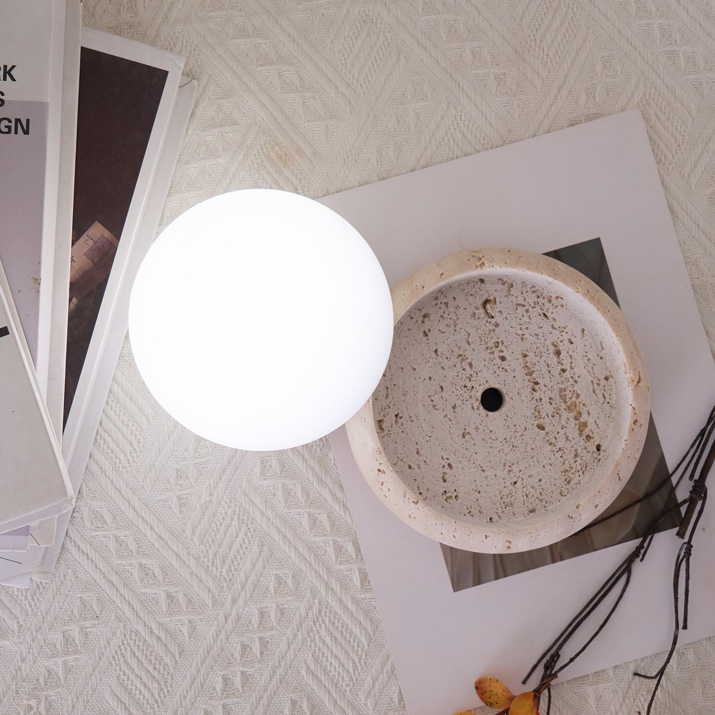 Lampe de Table LED Œuf Rechargeable sur Base en Pierre