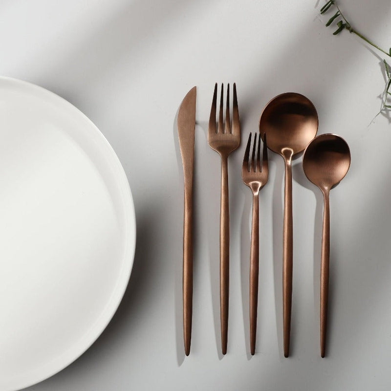 Set de couverts minimaliste - Élégance et Simplicité pour Votre Table