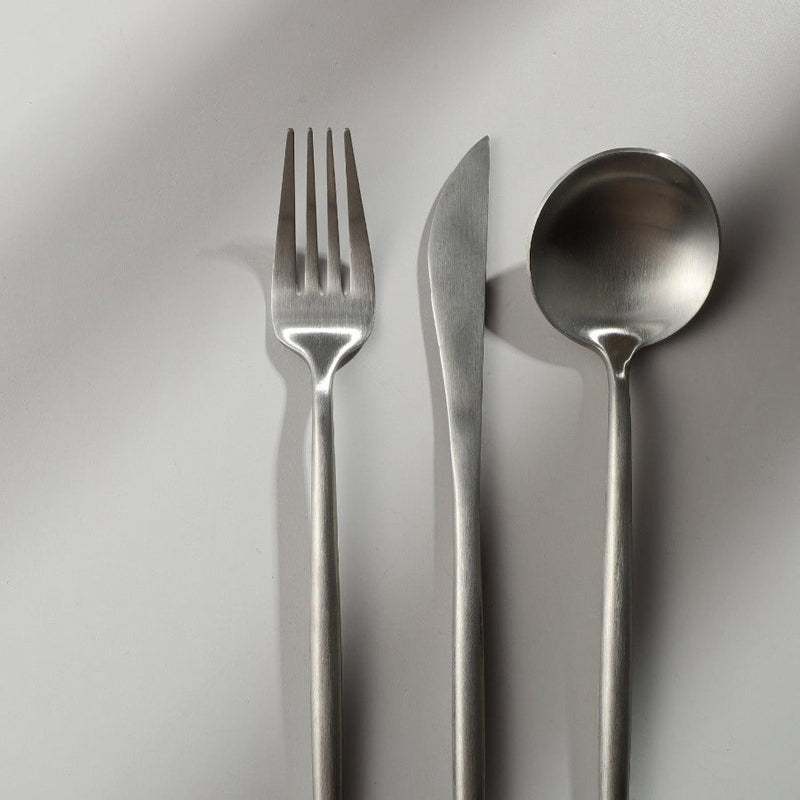 Set de couverts minimaliste - Élégance et Simplicité pour Votre Table