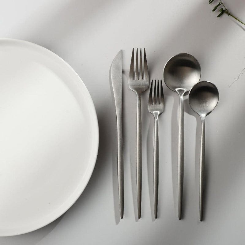 Set de couverts minimaliste - Élégance et Simplicité pour Votre Table