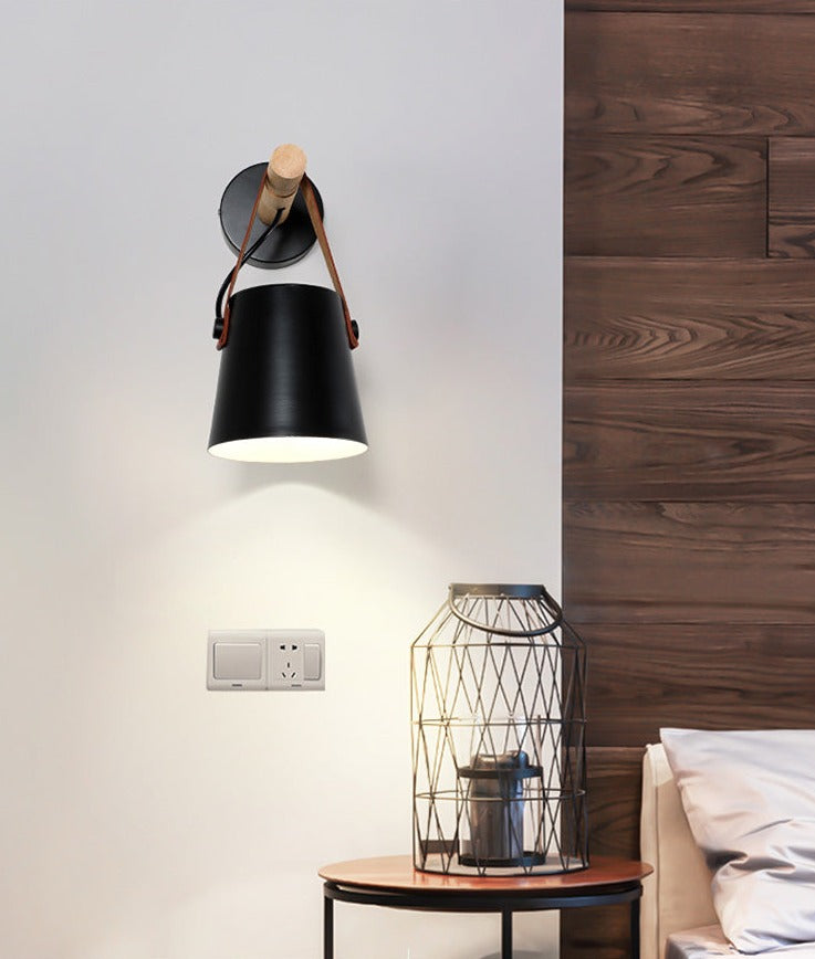Bois et métal modernes – Applique murale en métal et bois avec sangle en cuir synthétique