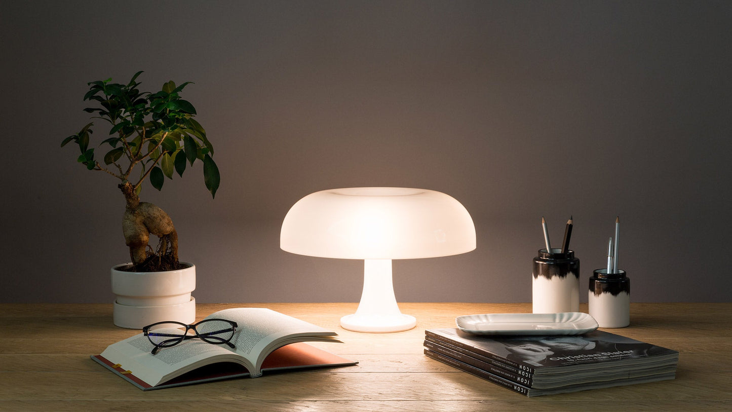 Lampe de Table Design Nessino – Une Icône Rétro au Style Futuriste
