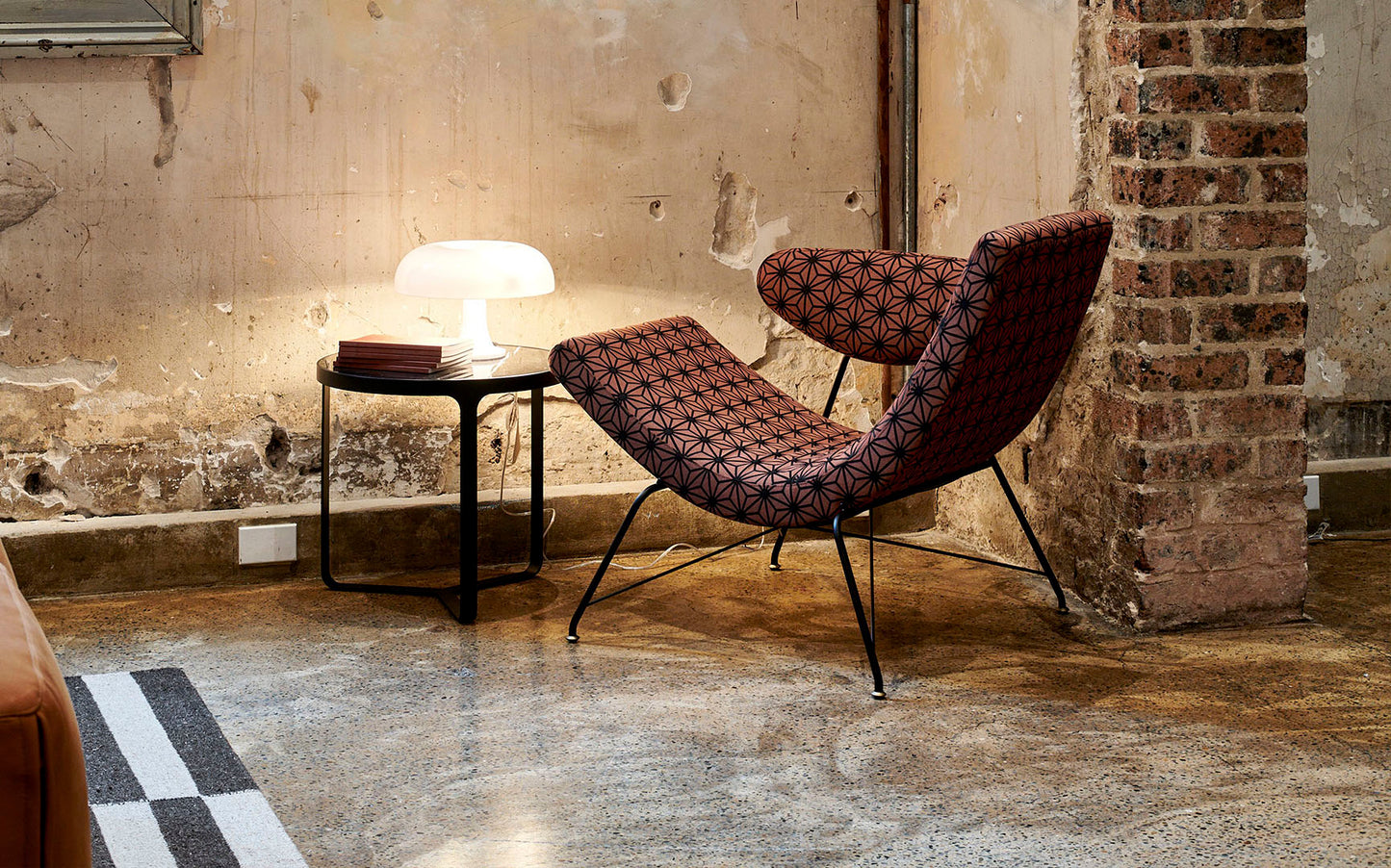 Lampe de Table Design Nessino – Une Icône Rétro au Style Futuriste