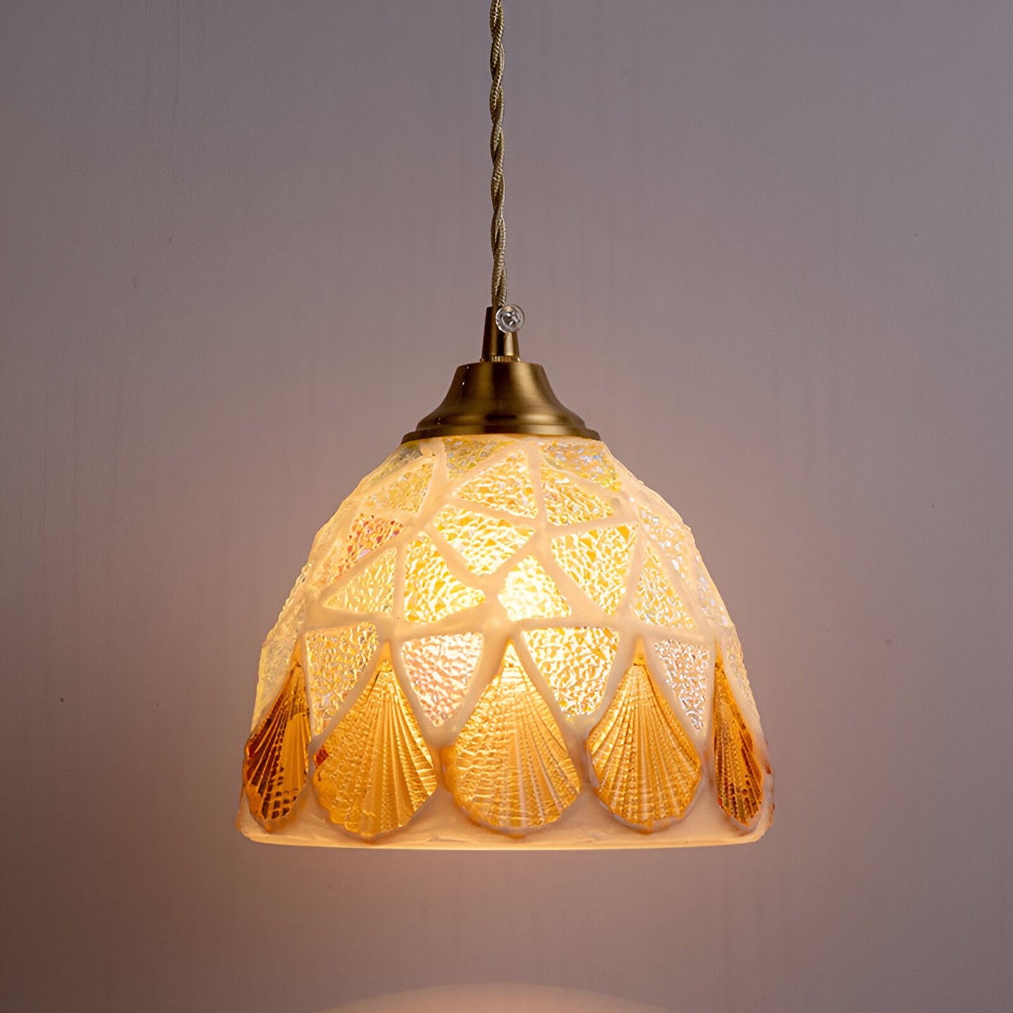 Suspension Coquillages Naturels – Laiton coloré