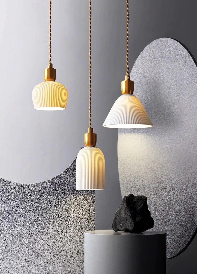 Suspension Céramique Striée Art Déco – Ampoule Incluse