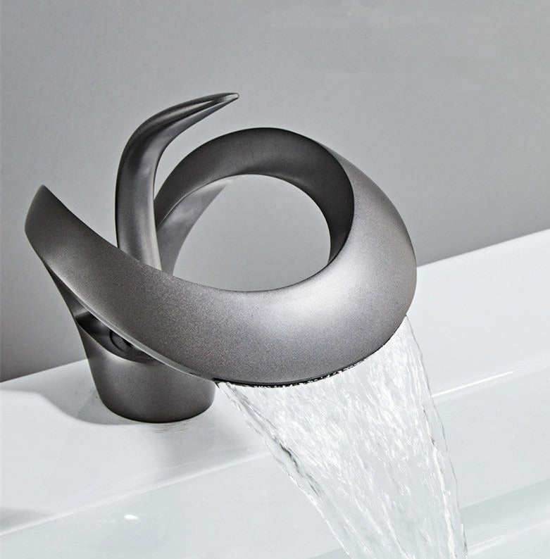 Waterfall – Robinet de Salle de Bain en Laiton Doré Brossé avec Bec Cascade