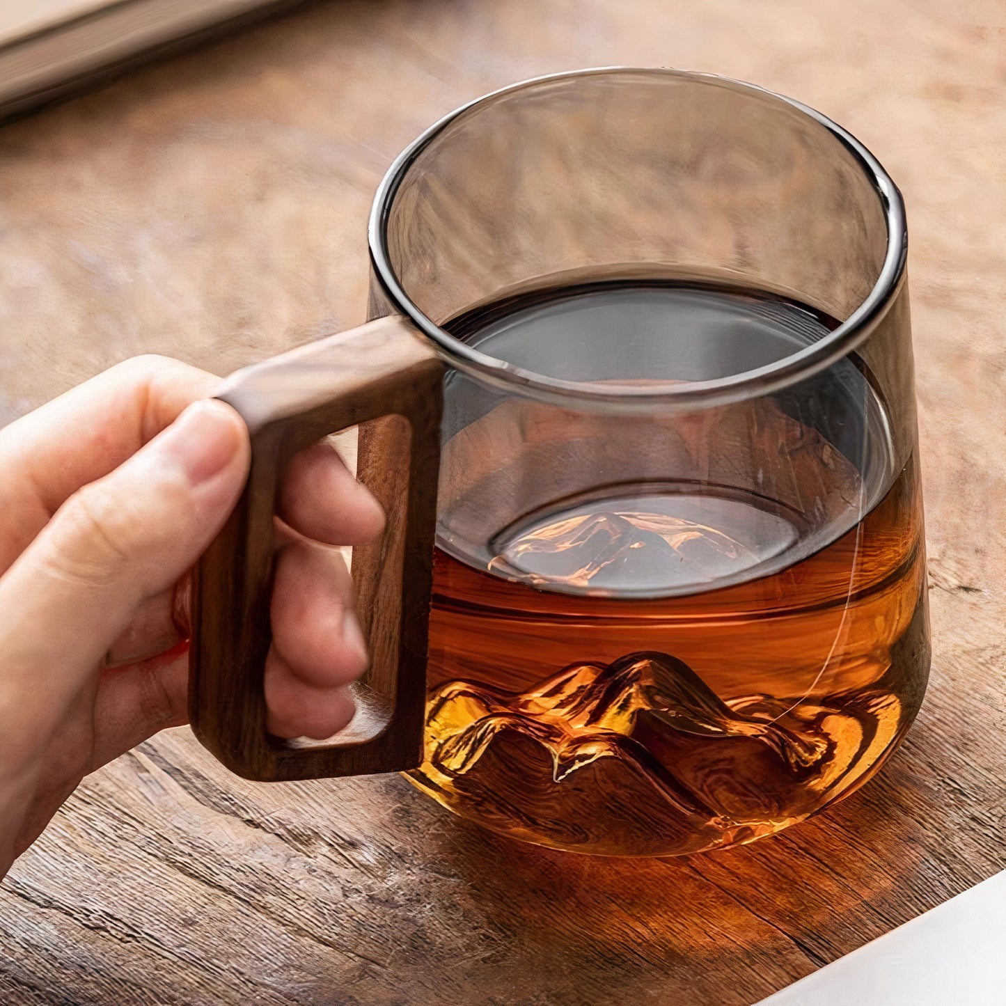 Tasse à Café Verre Gris Fumé avec Poignée en Noyer 450ml