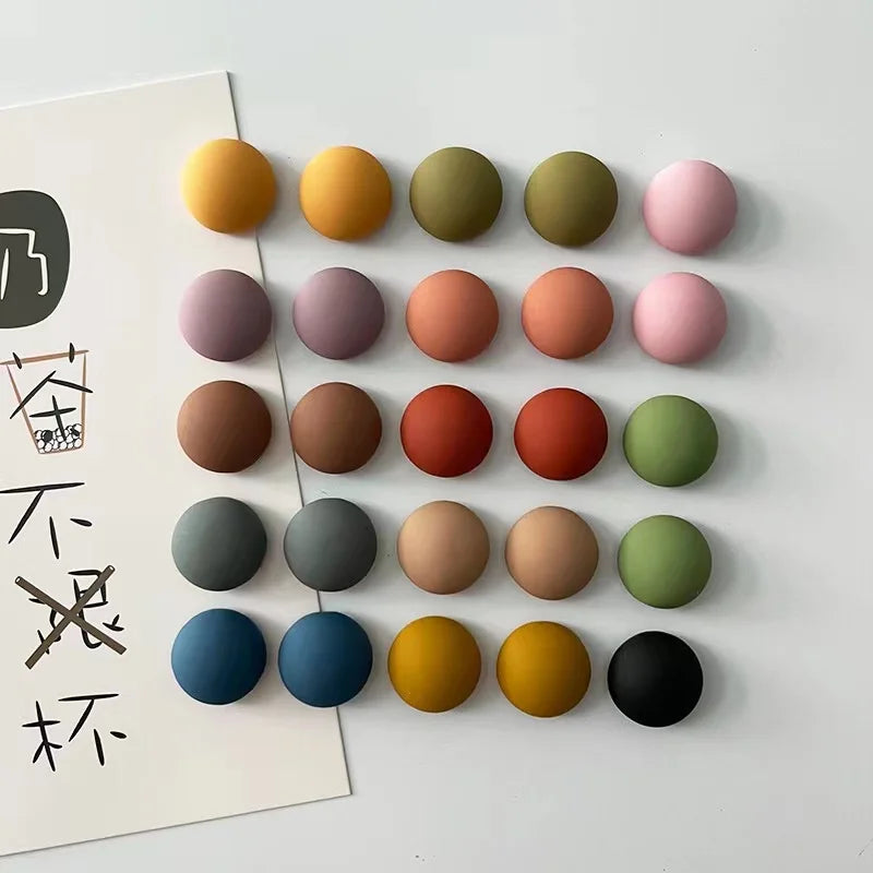 Ensemble de Magnets Boules Macaron – Une Touche Ludique pour Votre Cuisine