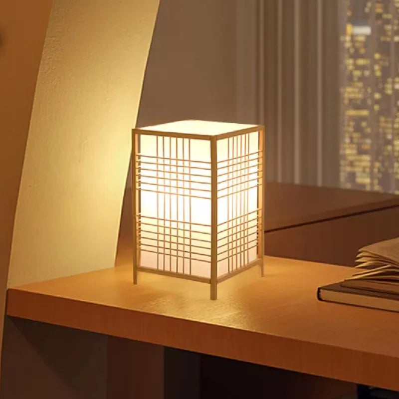 Lampe de table japonaise tissée en bambou – Élégance artisanale et ambiance naturelle