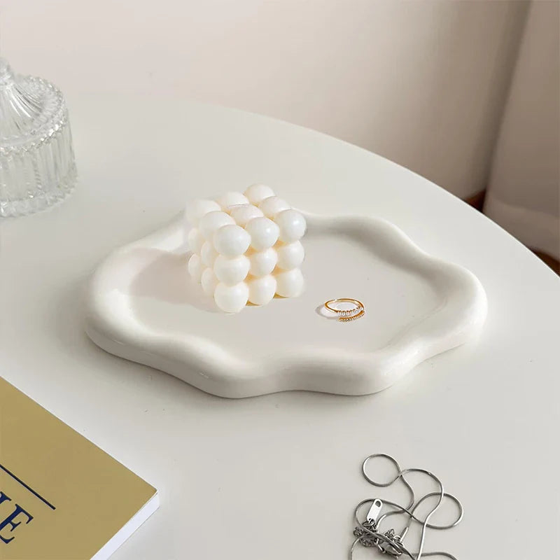 Plateau Nuage en Céramique Blanche – Élégance Fantaisiste pour Votre Intérieur