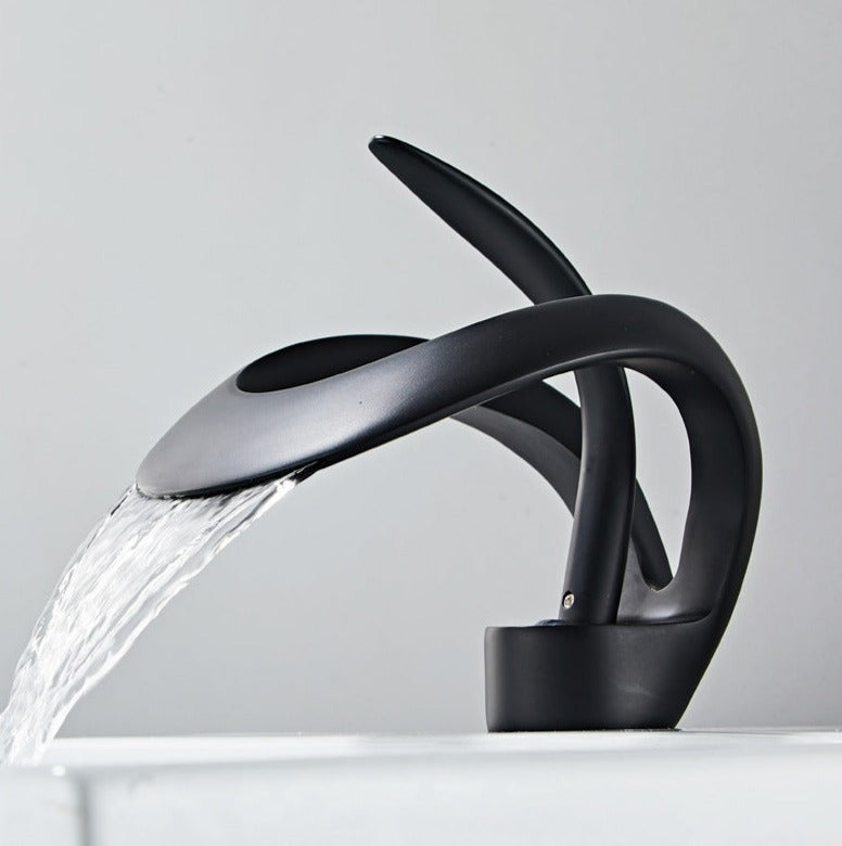 Waterfall – Robinet de Salle de Bain en Laiton Doré Brossé avec Bec Cascade