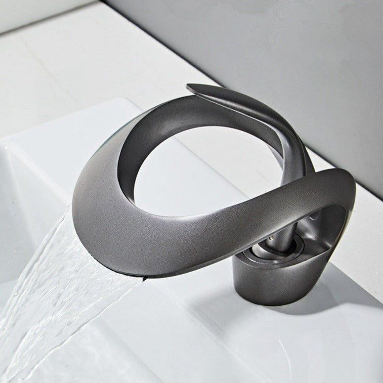 Waterfall – Robinet de Salle de Bain en Laiton Doré Brossé avec Bec Cascade