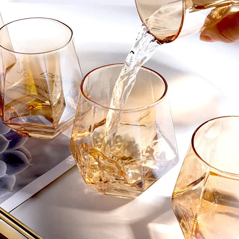 Ensemble de Verres en Forme de Diamant – Élégance Lumineuse pour Vos Boissons