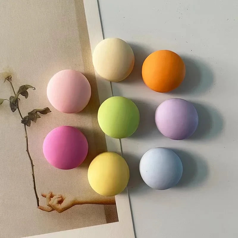 Ensemble de Magnets Boules Macaron – Une Touche Ludique pour Votre Cuisine