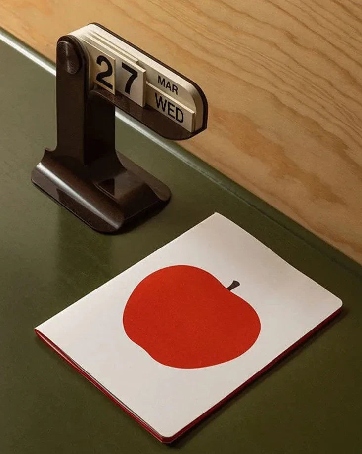 Calendrier de Bureau Minimaliste Noir – Élégance Moderne et Fonctionnelle